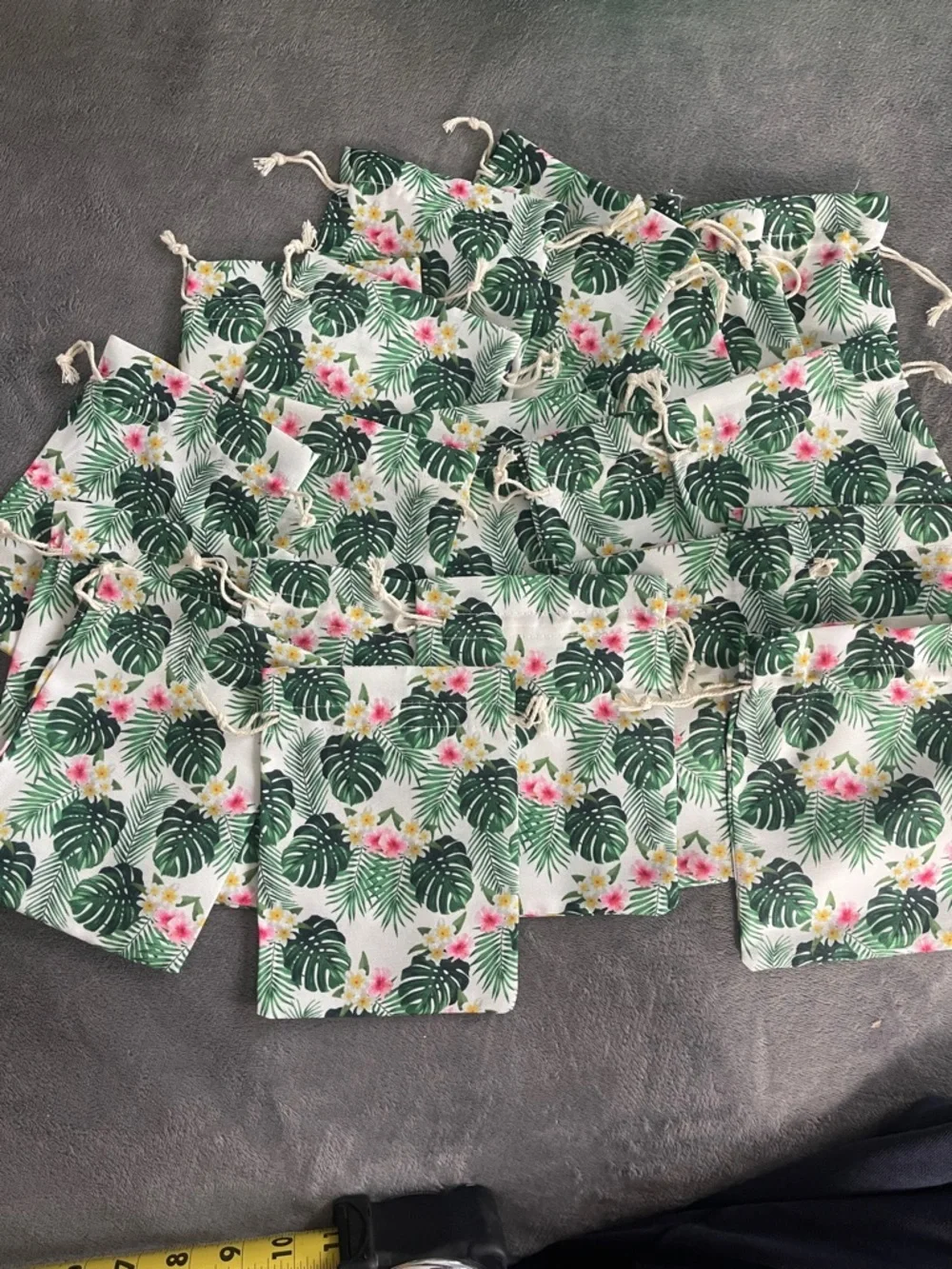 Tropical Leaf Drawstring Favor Bags - Green Floral Party Pouches 20 pieces new
